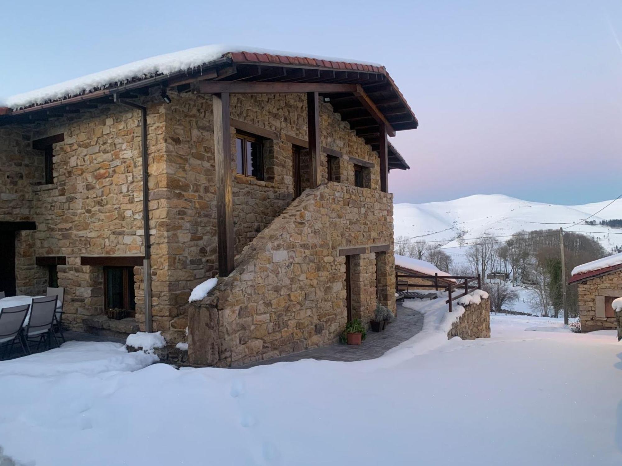 Apartamentos Los Tojos Кольса Экстерьер фото